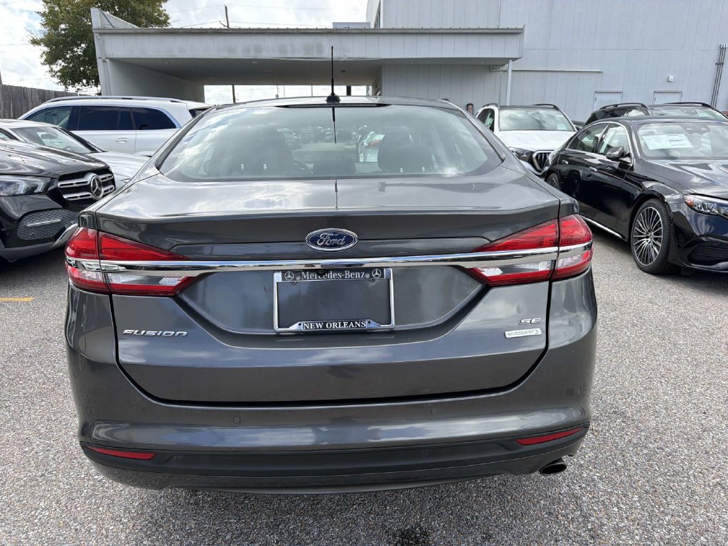 Used 2017 Ford Fusion SE w/ Fusion SE Technology Package FWD image 6