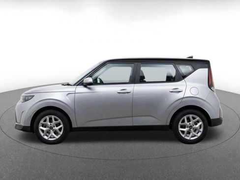 Used 2025 Kia Soul LX w/ LX Technology Package FWD image 4
