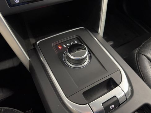 Used 2019 Land Rover Discovery Sport HSE AWD/4WD image 25