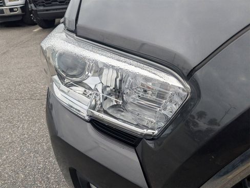 Used 2019 Toyota Tacoma SR5 image 10