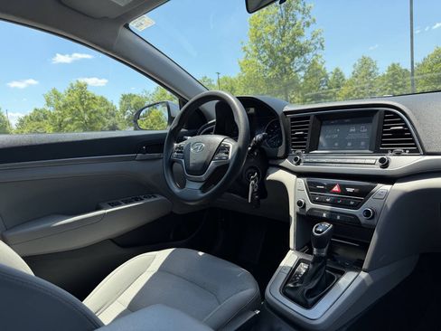 Used 2017 Hyundai Elantra SE FWD image 19