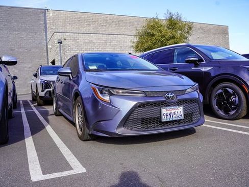 Used 2021 Toyota Corolla LE w/ Carpet Mat Package (TMS) image 2