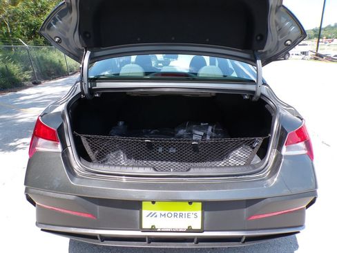 Used 2025 Hyundai Elantra Sport FWD image 16