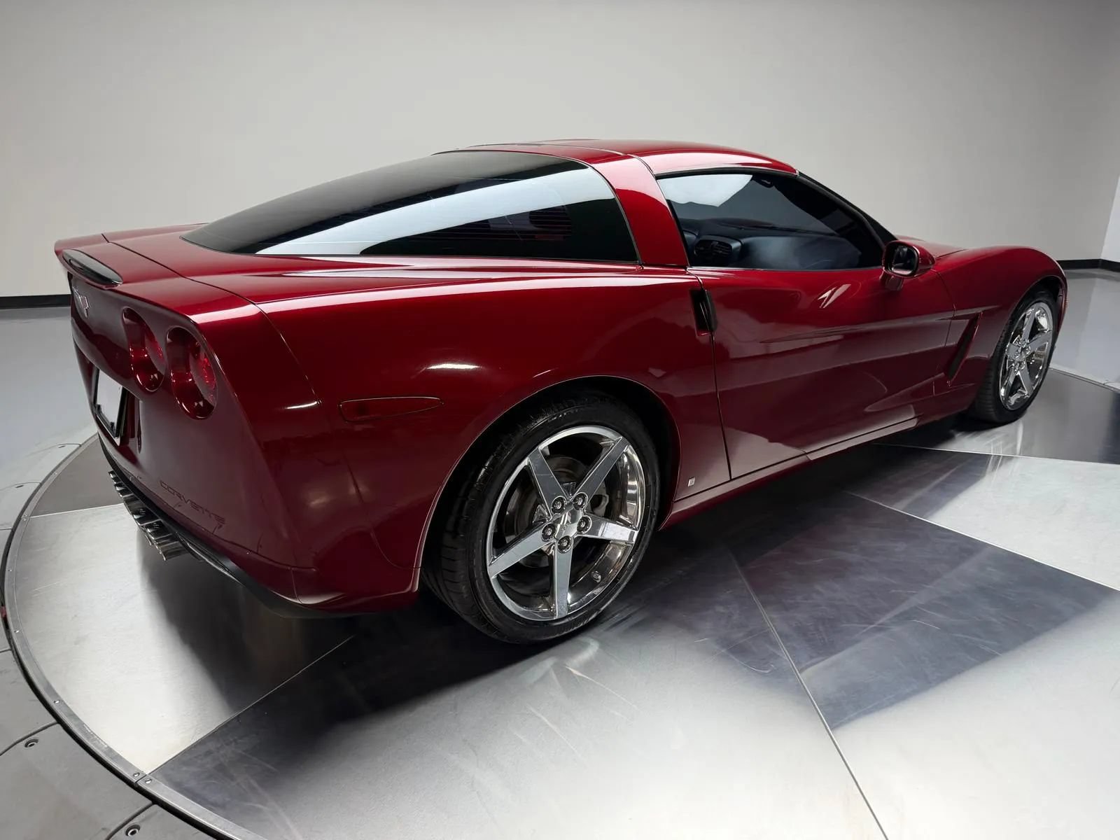 Used 2006 Chevrolet Corvette Coupe RWD image 2
