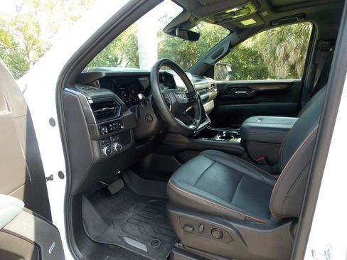 Used 2025 GMC Yukon AT4 w/ AT4 Premium Package AWD/4WD image 24