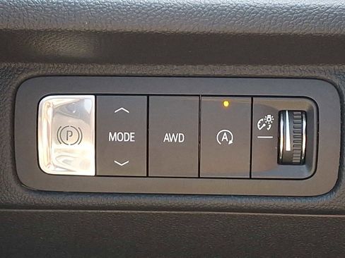 Used 2024 Chevrolet Traverse LT w/ Enhanced Driving Package AWD/4WD image 24