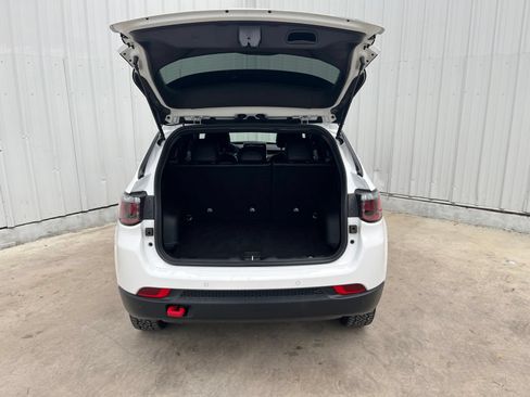 Used 2025 Jeep Compass Trailhawk AWD/4WD image 8
