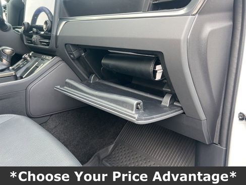 Used 2024 Lexus GX 550 w/ Accessory Package (Z1) image 38