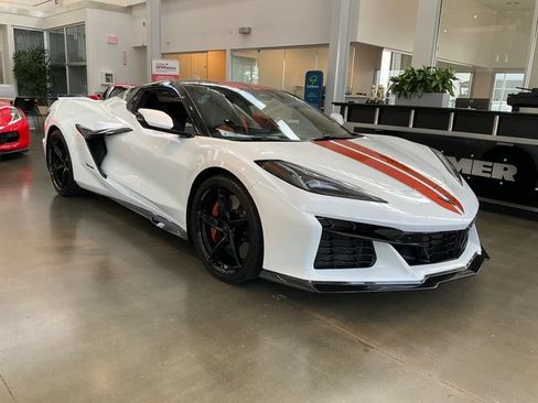 Used 2025 Chevrolet Corvette E-Ray AWD/4WD image 3