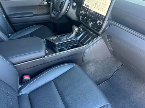 Used 2024 Lexus GX 550 w/ Accessory Package (31) image 17