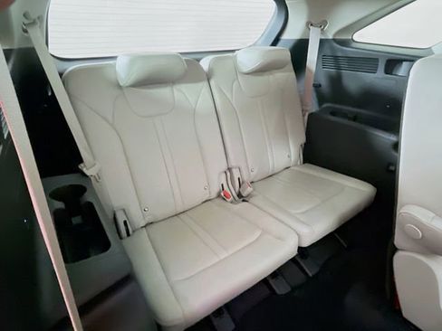 Used 2024 Kia Sorento EX w/ Panoramic Sunroof Package FWD image 29