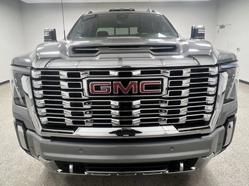 Used 2025 GMC Sierra 3500 Denali w/ Denali Reserve Package image 3