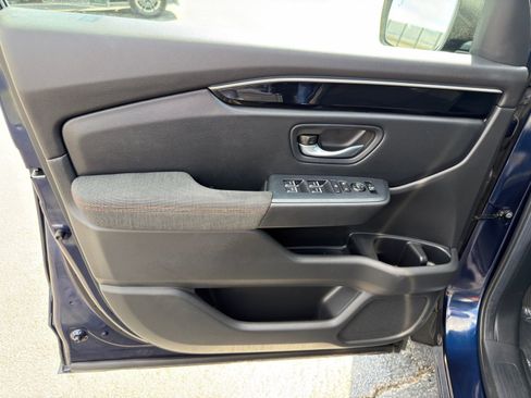 Used 2025 Honda Pilot Sport image 13