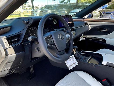 New 2025 Lexus ES 350 w/ Premium Package image 10
