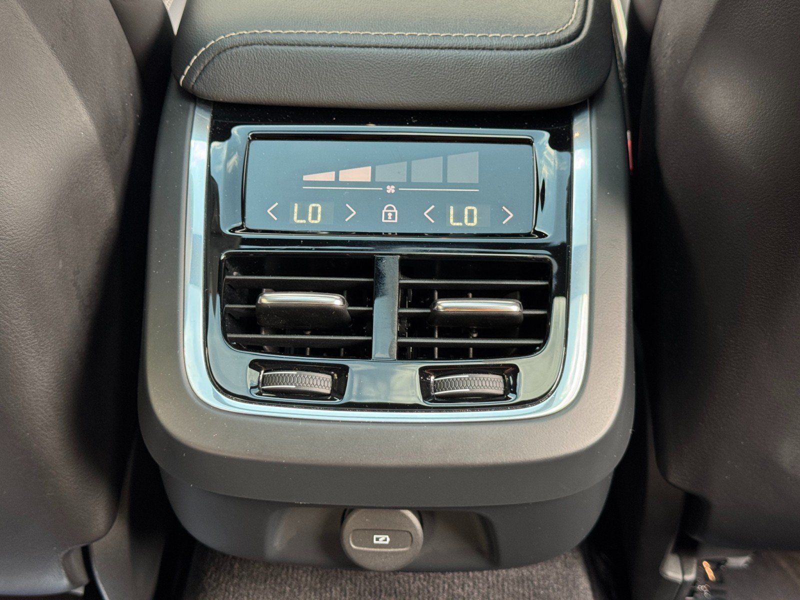 Used 2022 Volvo S60 B5 R-Design w/ Climate Package FWD image 32