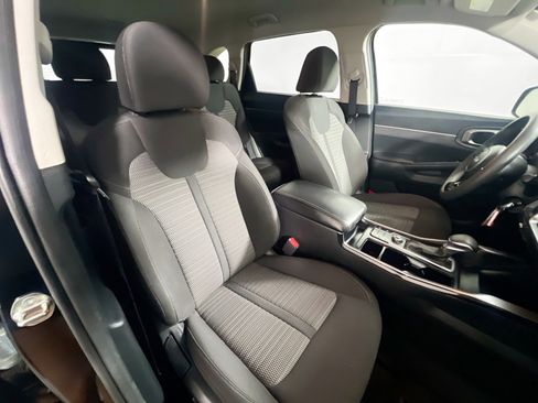 Used 2023 Kia Sorento LX FWD image 30