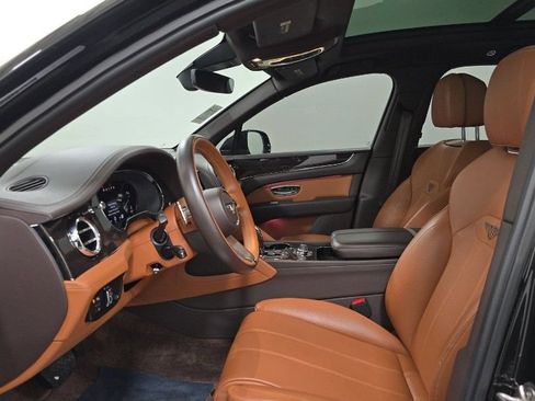 Used 2021 Bentley Bentayga AWD/4WD image 5