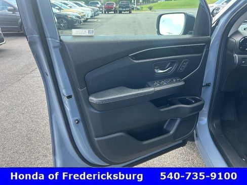 Used 2024 Honda Pilot Touring image 10