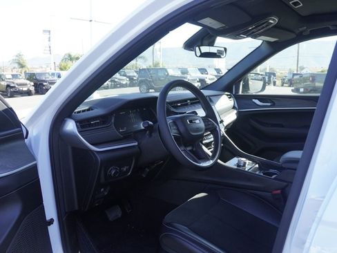 New 2026 Jeep Grand Cherokee Altitude image 21