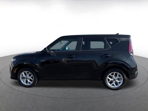 Used 2025 Kia Soul LX w/ LX Technology Package FWD image 9