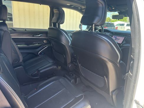 Used 2022 Jeep Grand Cherokee L Overland w/ Advanced Protech Group III AWD/4WD image 13