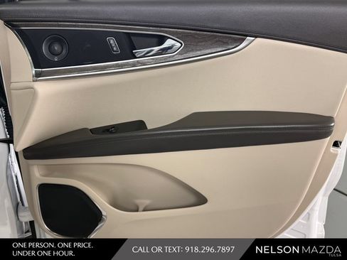 Used 2018 Lincoln MKX Reserve w/ Driver Assistance Package FWD image 46