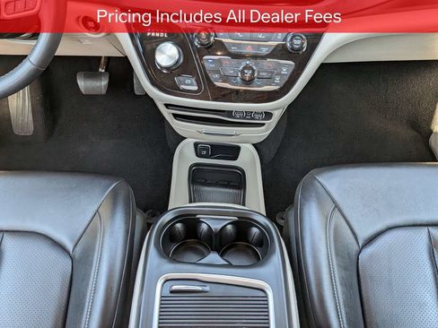 Used 2024 Chrysler Pacifica Touring-L FWD image 20