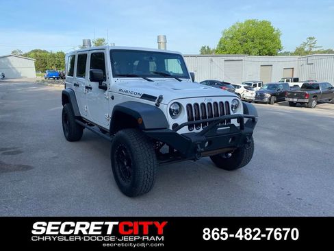 Used 2014 Jeep Wrangler Unlimited Rubicon w/ Connectivity Group AWD/4WD image 3