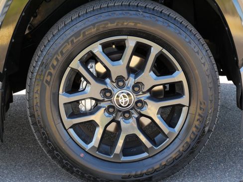 Certified 2025 Toyota Sequoia Platinum AWD/4WD image 9