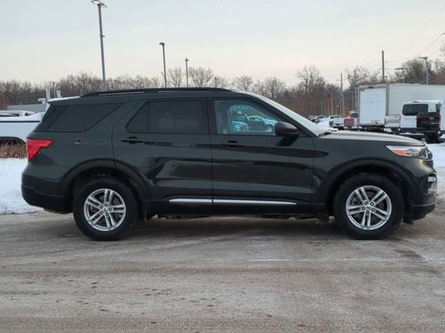 Used 2023 Ford Explorer XLT w/ Equipment Group 202A image 9