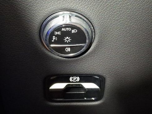 Used 2023 Mercedes-Benz GLC 300 4MATIC image 25