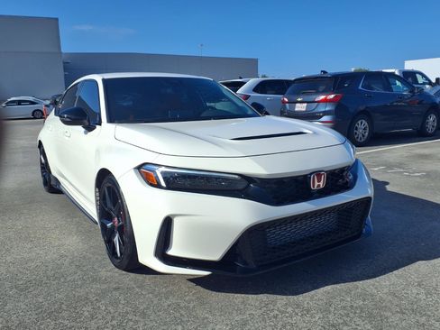 Used 2025 Honda Civic Type R image 2