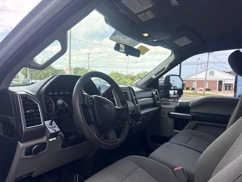 Used 2018 Ford F250 XLT w/ Snow Plow Prep Package AWD/4WD image 12