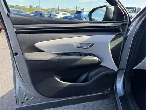 Used 2024 Hyundai Tucson SE image 12