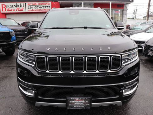 Used 2024 Jeep Wagoneer L Series II w/ Flexible Seating Group AWD/4WD image 8