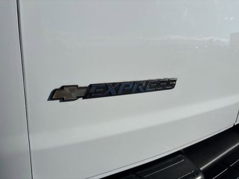 Used 2017 Chevrolet Express 3500 LT w/ LT Preferred Equipment Group image 8
