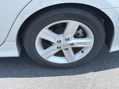Used 2014 Toyota Camry SE FWD image 17