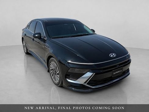 Used 2025 Hyundai Sonata Limited FWD image 3