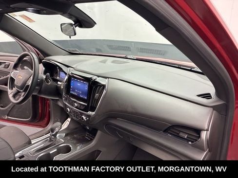 Used 2023 Chevrolet Traverse LT image 18