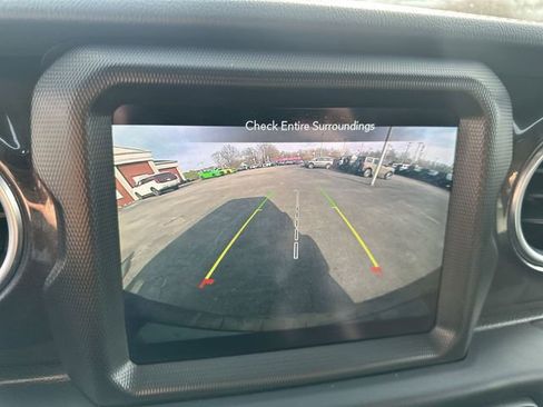 Used 2021 Jeep Wrangler Unlimited Sahara image 24