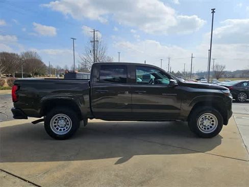 Used 2023 Chevrolet Colorado W/T image 9