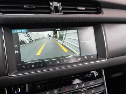 Used 2018 Jaguar XF S AWD/4WD image 20