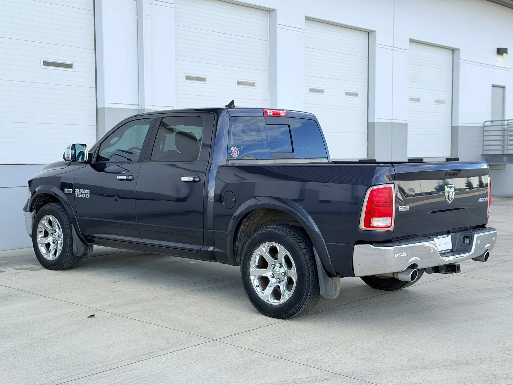 Used 2018 RAM 1500 Laramie w/ Convenience Group AWD/4WD image 3