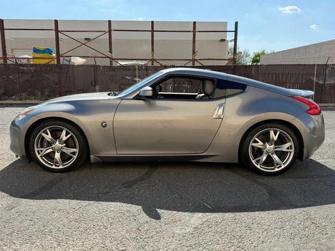 Used 2009 Nissan 370Z Touring w/ Sport Pkg RWD image 6