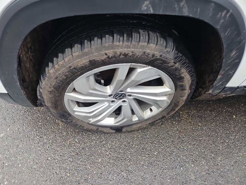 Used 2023 Volkswagen Atlas SE w/ Panoramic Sunroof Package image 2