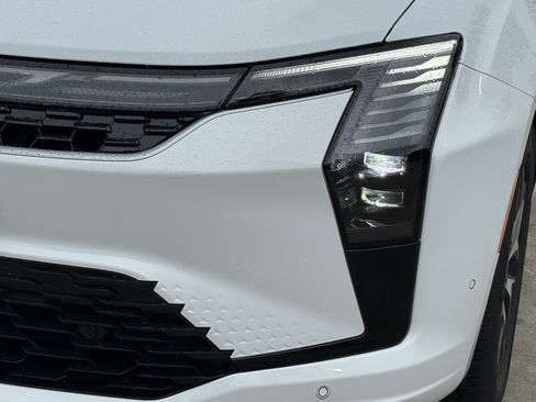 New 2027 Chrysler Pacifica Limited FWD image 8