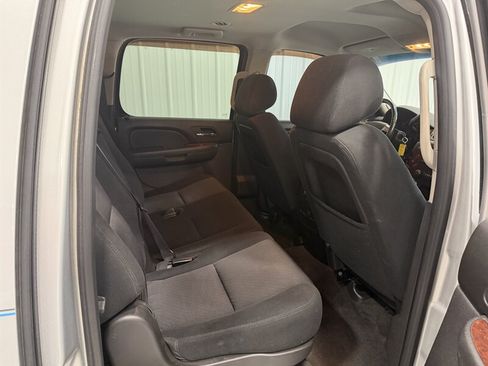 Used 2011 Chevrolet Suburban LS RWD image 17