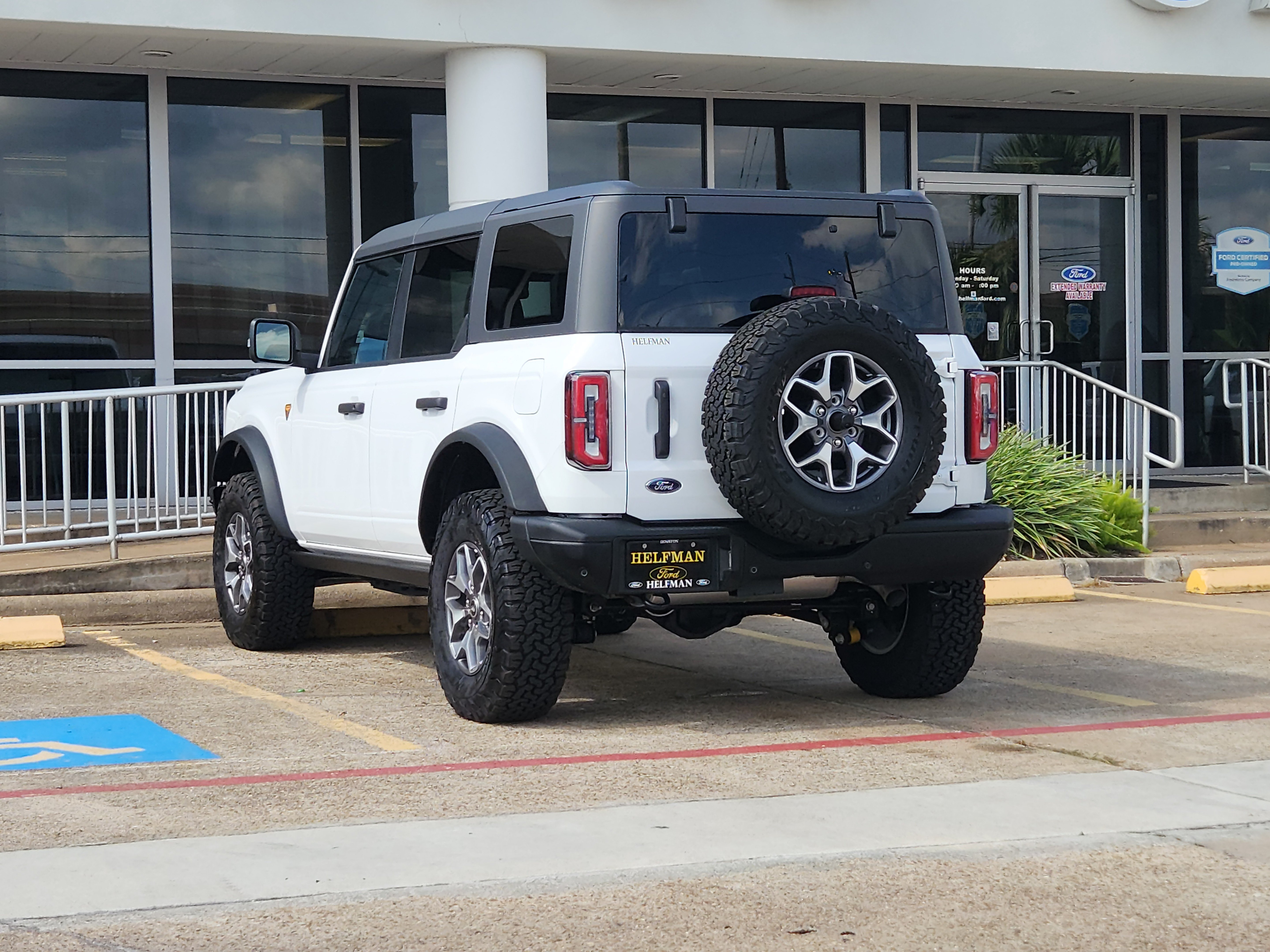 Used 2025 Ford Bronco Badlands AWD/4WD image 3
