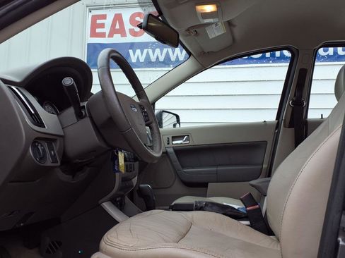Used 2010 Ford Focus SES image 8
