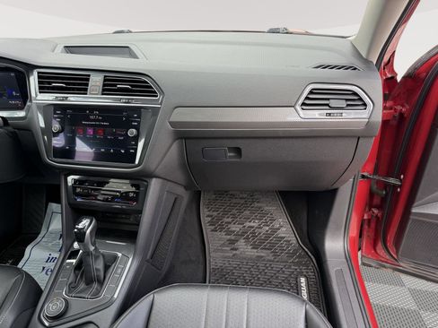 Used 2022 Volkswagen Tiguan SE w/ Panoramic Sunroof Package AWD/4WD image 18